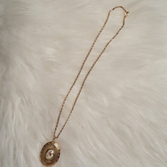 🌹Vintage Guilloche Enamel Style Locket & Chain - Picture 10 of 14